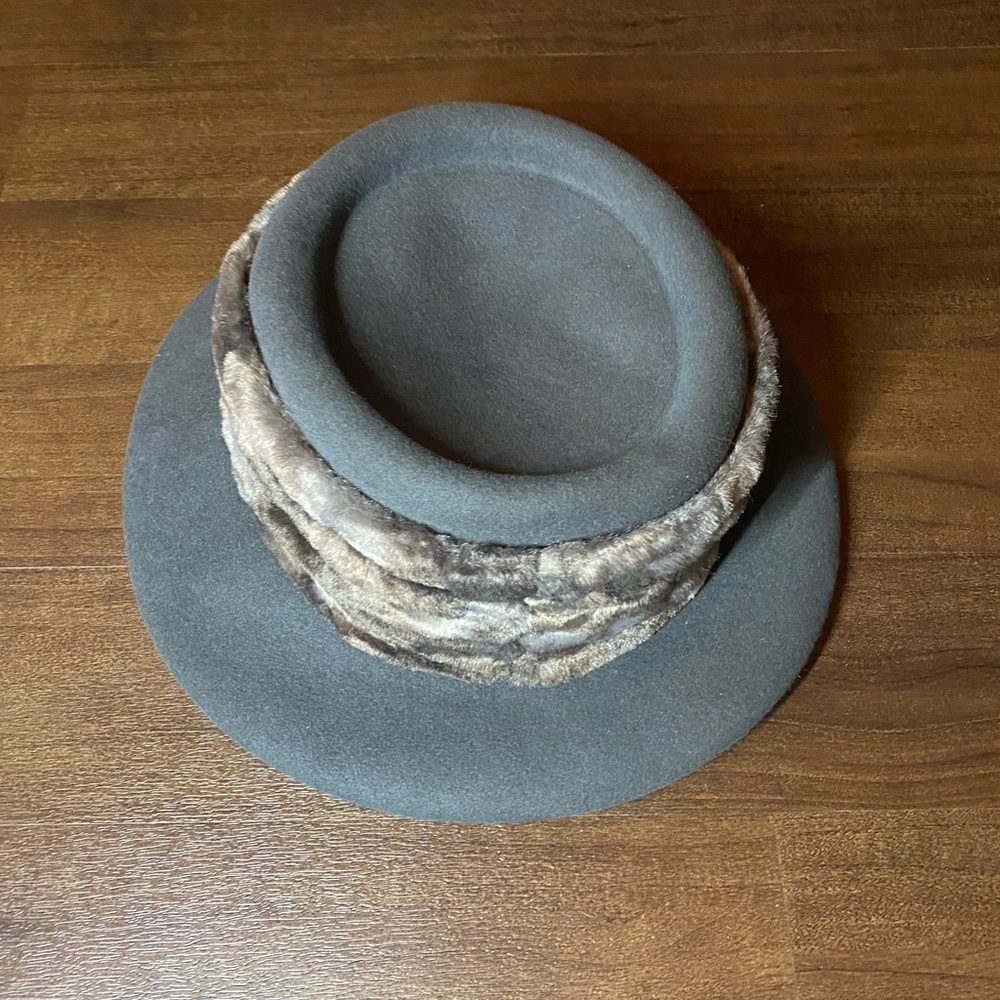 Vintage Oscar de la Renta Brown Hat w/ fur trim